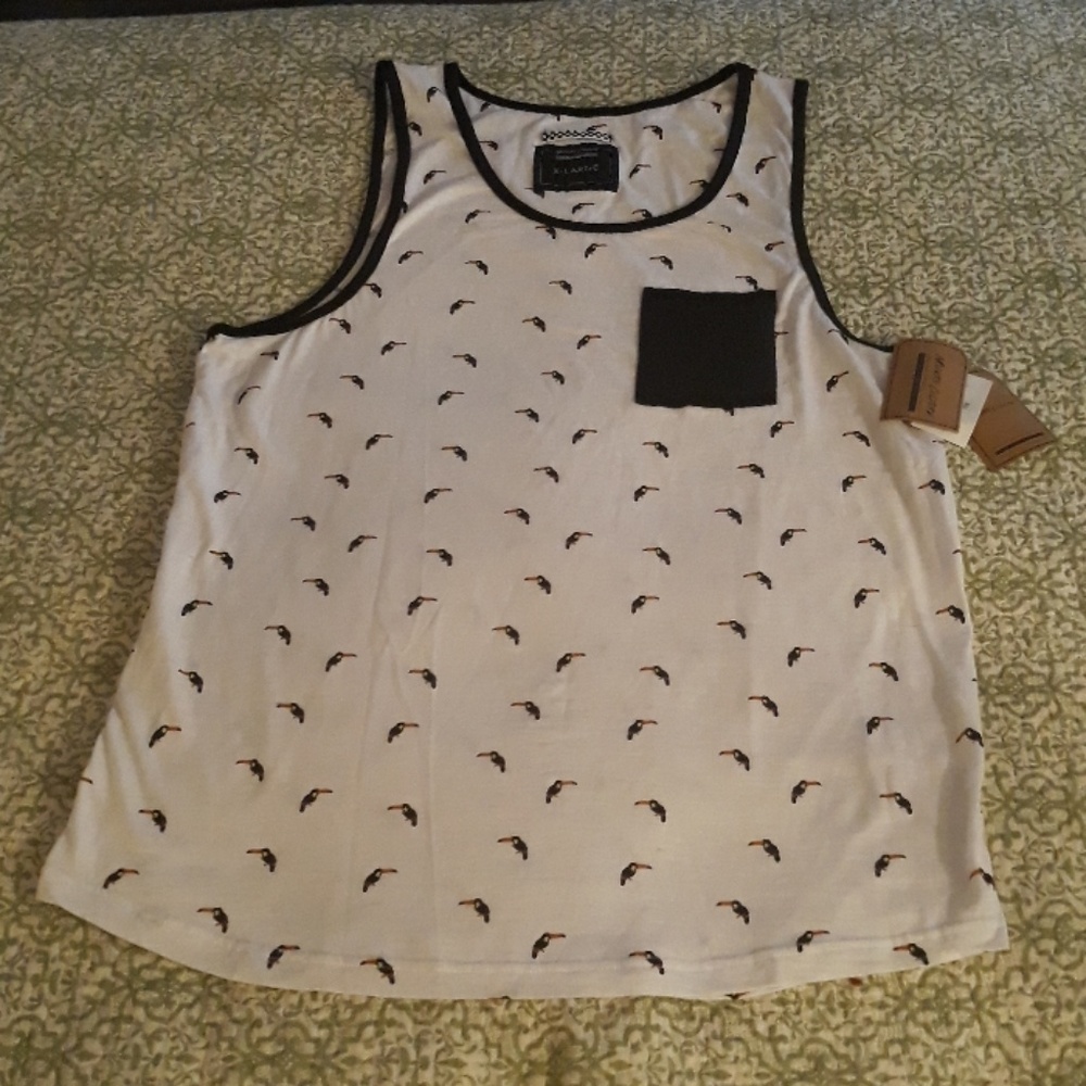 2 for 30$ Men's Tank Toucan with pocket L/XL NWT